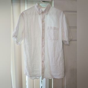 Izod Linen Cotton Blend Short Sleeve Button Down Size Medium. One Pocket front